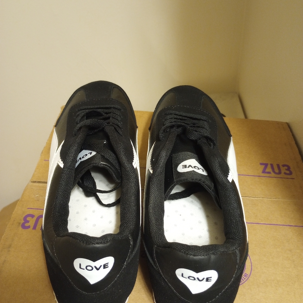 Shoes - Picture 4 of 4